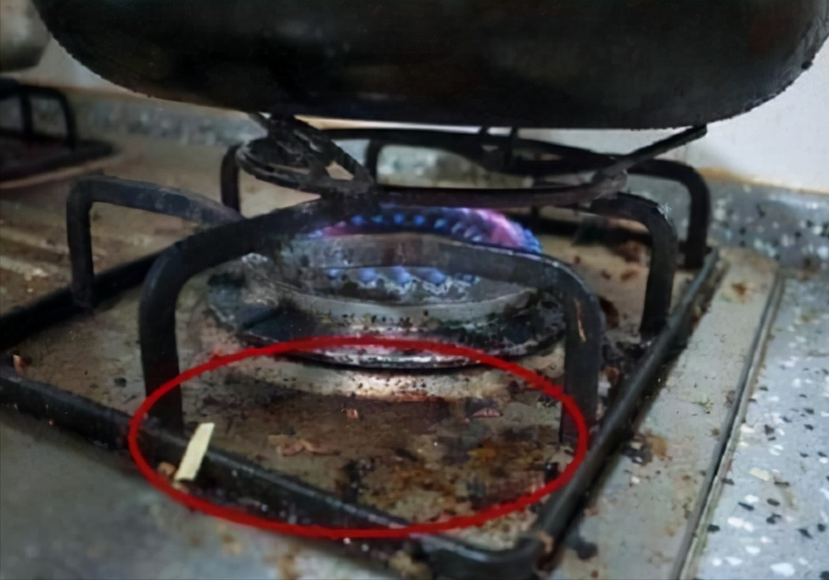 油烟机买“侧吸”还是“顶吸”?听内行人分析完,才发现买错了