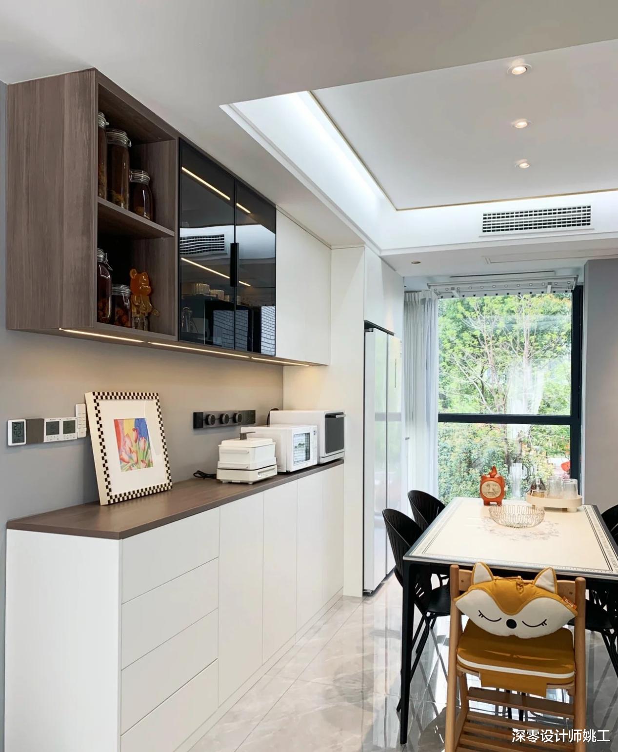 针对冰箱和旁边柜子宽厚不一,试用这3种办法解决,收纳能力真的强