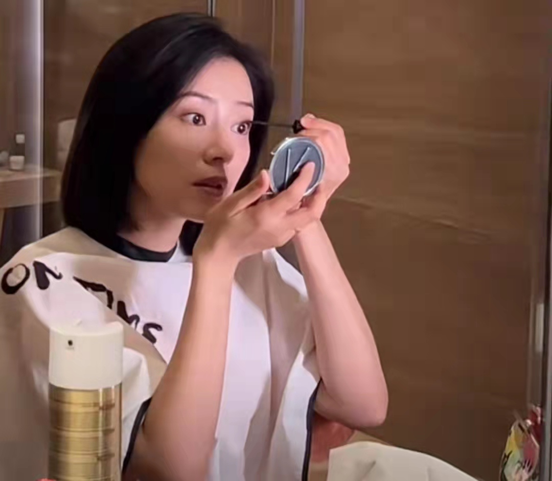 高圆圆|42岁女神高圆圆素颜近照曝光！黑圆圈严重显憔悴，意外撞脸吴绮莉