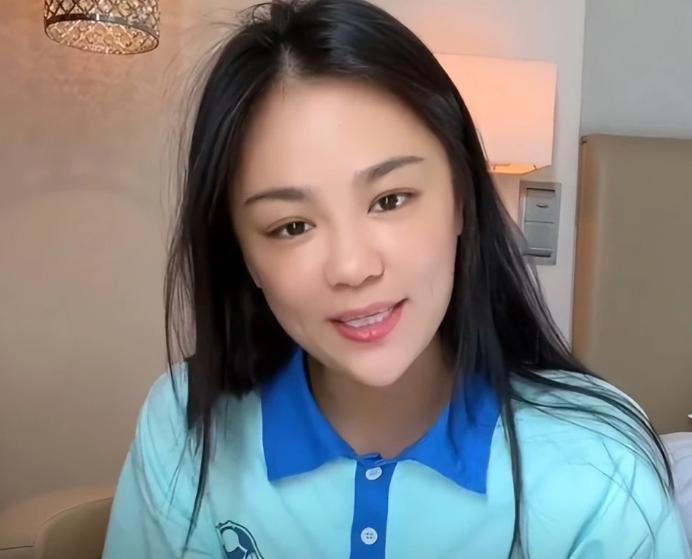 小三|樊小慧直播!哭诉被男助理用亲密照威胁,网友总结8点重要信息