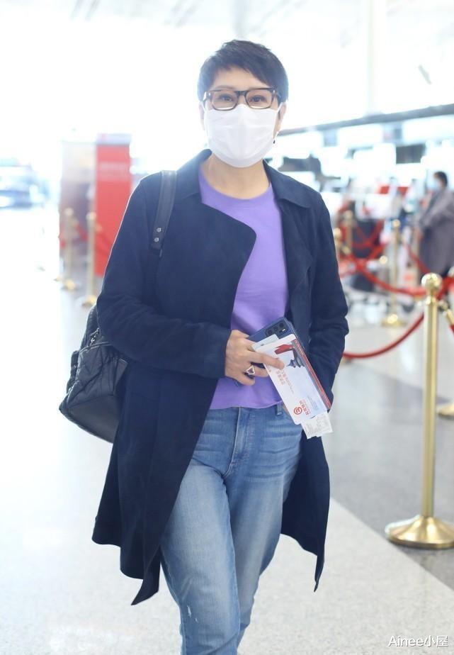 穿衣搭配 张凯丽一点不像老年人,短发清爽干练,穿衣比年轻人还懂潮流