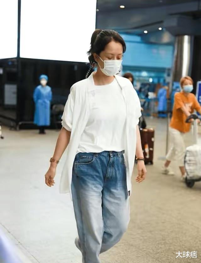 海清|海清的健身照暴露真实身材状态，但素颜挺饱满的，比普通人漂亮