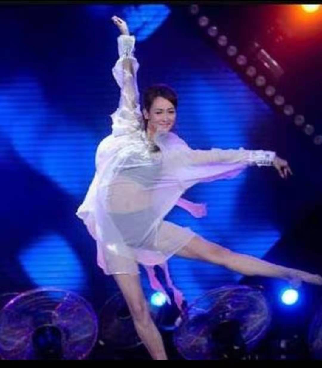 王皓|王皓妻子闫博雅，为爱回归家庭，爱舞蹈更爱丈夫和他的事业