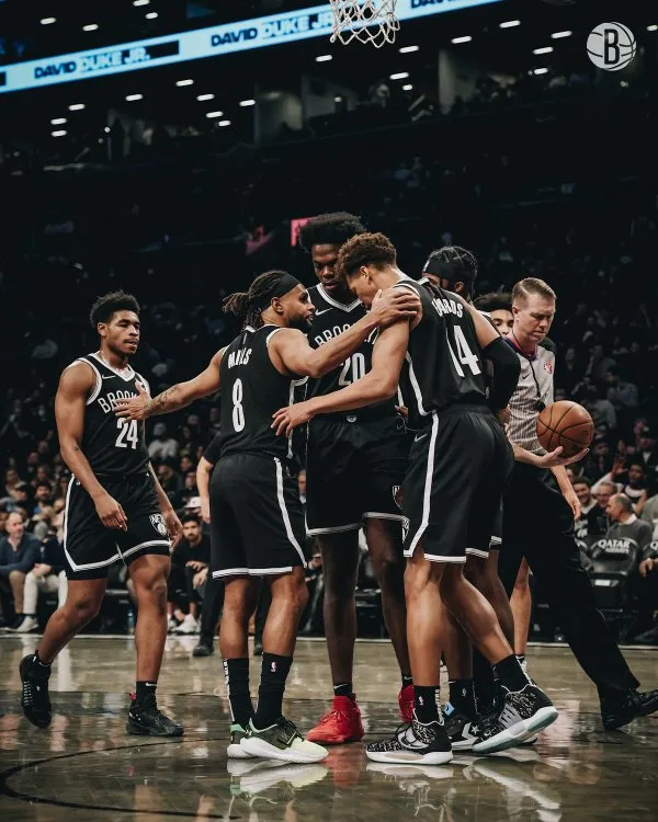|疯了！湖人惨败37分！一肘干伤KD膝盖！NBA又要大变天