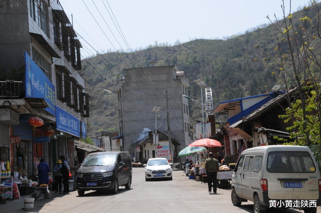 秦岭|秦岭商於古道上的小镇，一路风光旖旎如画，2元美食让人惊艳