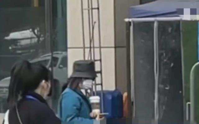 王牌对王牌|白敬亭谭松韵合体录制《王牌对王牌》！小白在线迈出了1米8的脚步