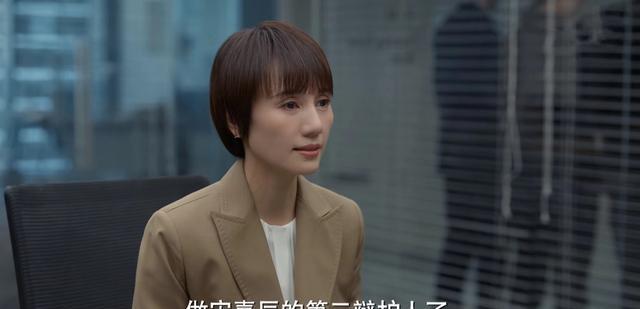 律师|《玫瑰之战》丈夫在法庭上,亲口承认婚外情,她为什么还全力帮他