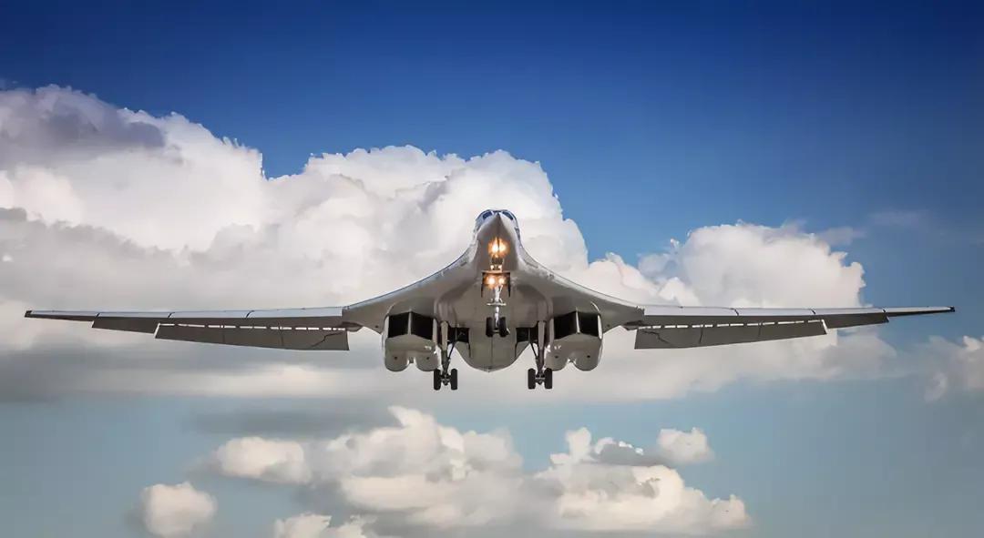 俄军杀手锏！一起飞北约就紧张！两架战机就能炸完整个基辅