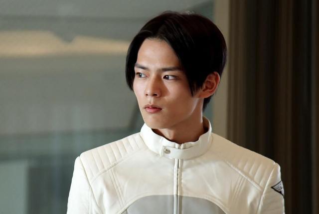 假面骑士利维斯|假面骑士利维斯：22话全员遭遇剧情杀，恶魔狂笑，阿基蕾拉成赢家