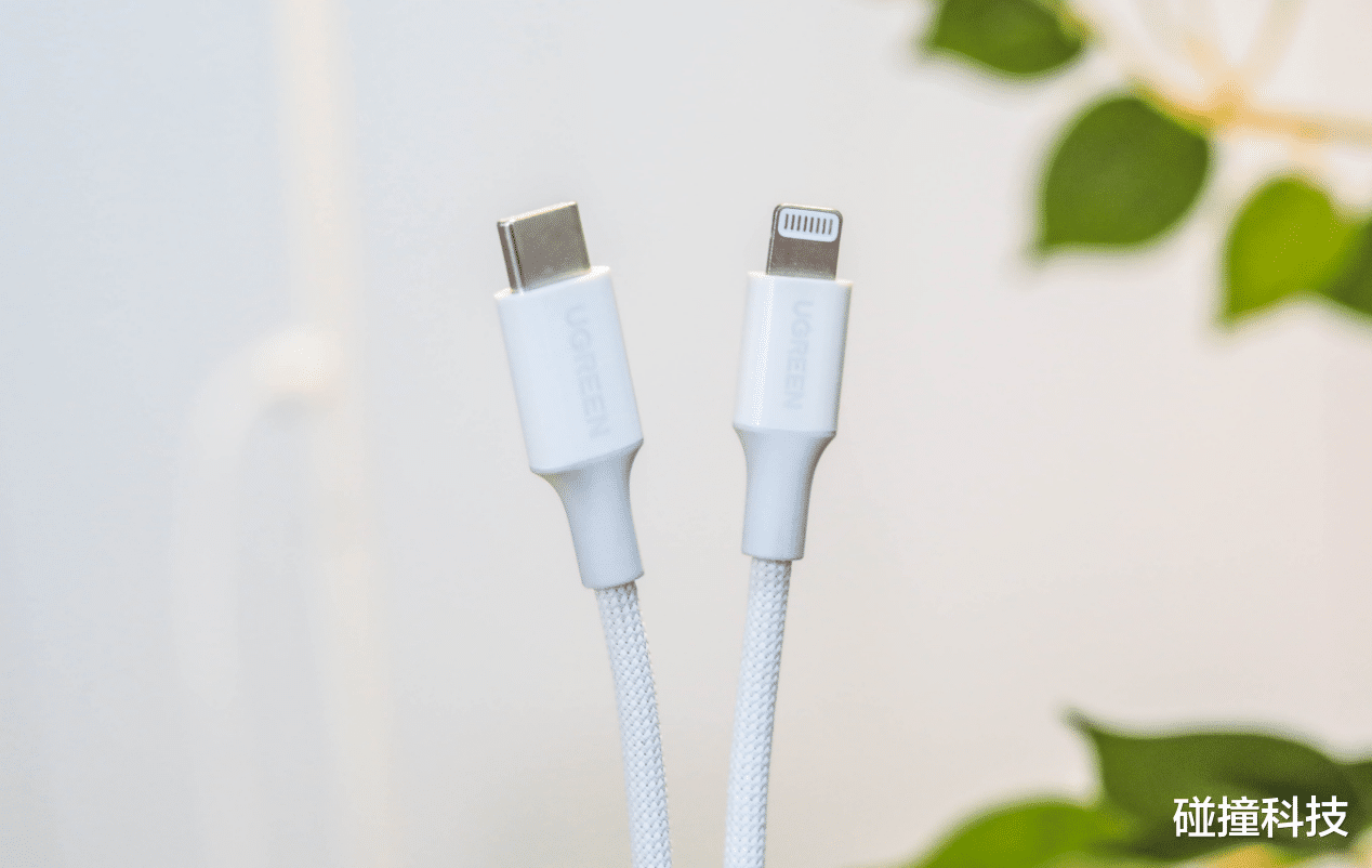 应用商店|iPhone SE3充电实测:用20W快充有多快?30分钟充电60%不是梦