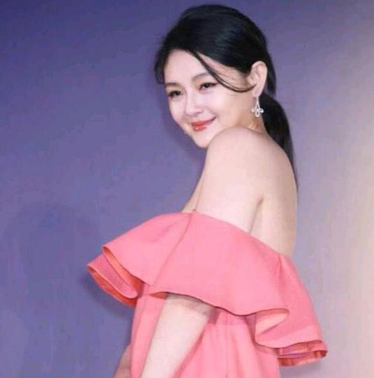 大S|保姆透露具俊晔患病背后长疣,或成大S弃子,独自跑法国打碟生活