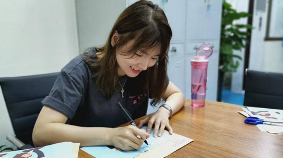 家庭教育|女生毕业后想求稳定,留校当辅导员和自考公务员,哪个更适合