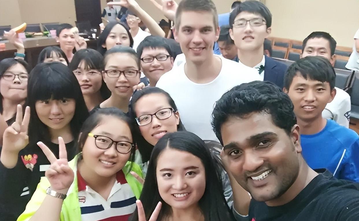 职业教育|多名留学生回国求职被拒，HR坦言，这种留学生，在国内得不到认可