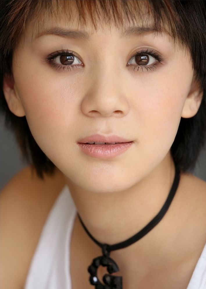 高鑫|“尔豪”高鑫:出身名门贵族,娶母亲的学生为妻,用真情换来幸福