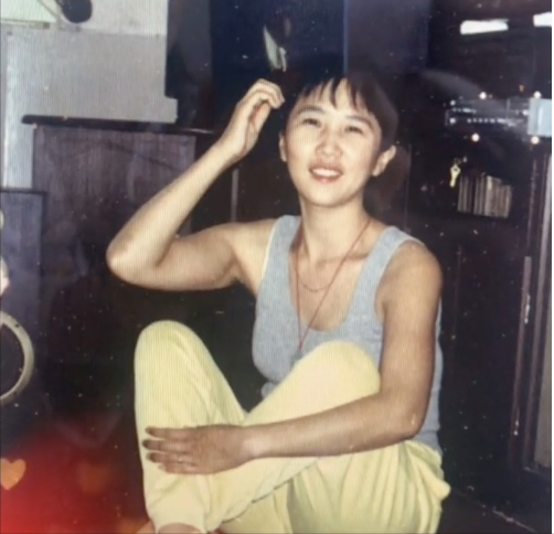 杜淳|王灿中秋晒全家福，婆媳首次公开同框，杜淳母亲罕见现身优雅知性