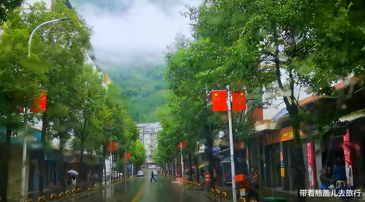 |渝东北自驾游：从亢谷出发一路雨雾蒙蒙像仙境，夜宿开州汉丰湖畔
