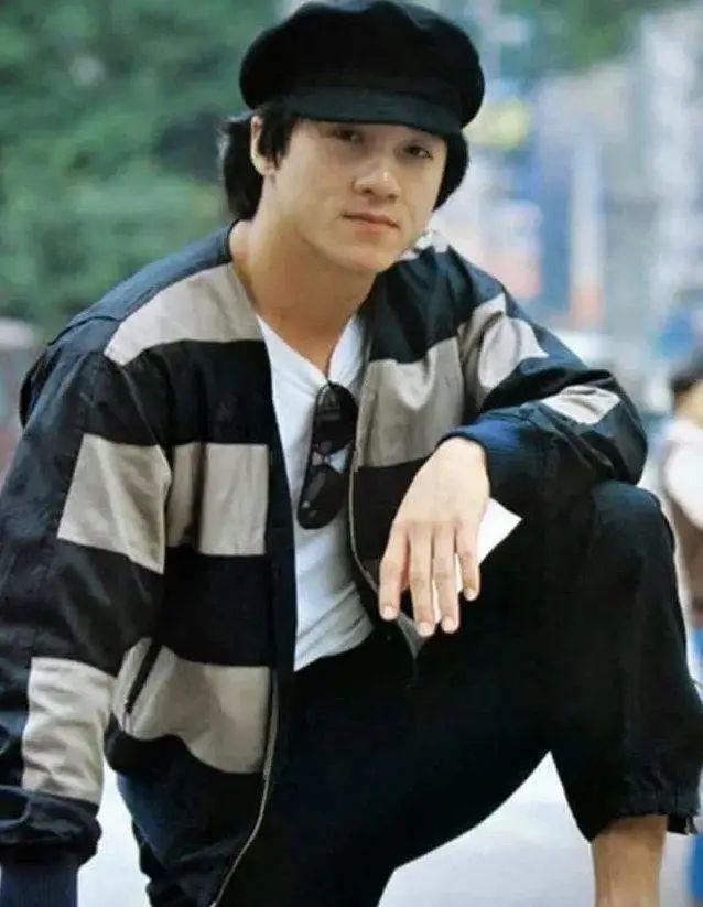 成龙|68岁成龙与空姐事件再升级!女方否认有深入关系,霸气回怼网友