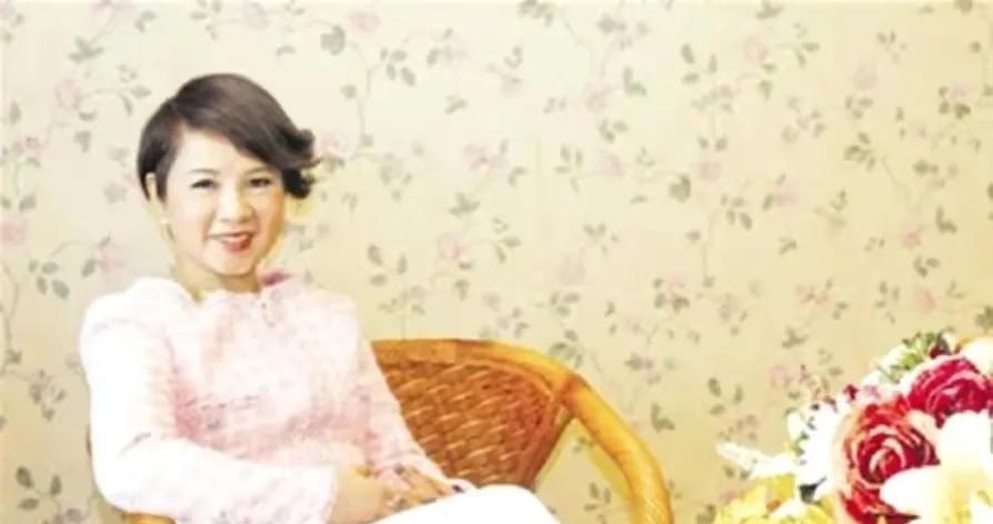 曾馨莹|曾馨莹：400亿阔太，结婚14年生3胎，还想为70岁的郭台铭拼4胎