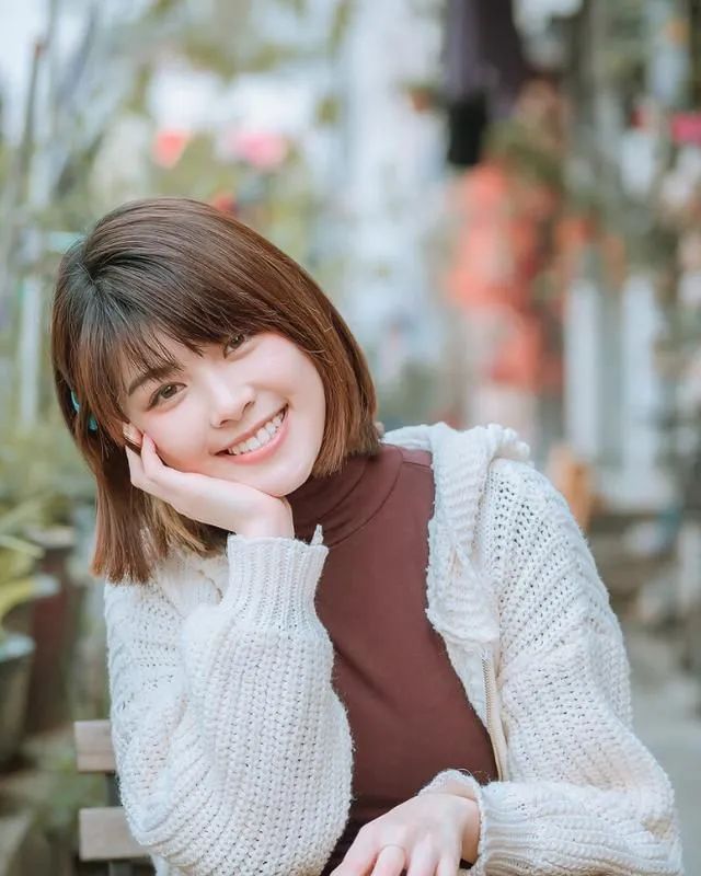 拍照时怎么笑才上镜,拍出的照片自然、好看