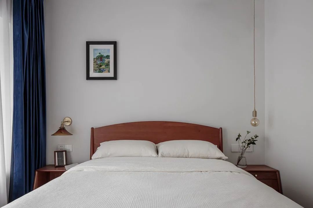 越来越多人不要电视，学她家这么装，91㎡混搭复古，超有品味！