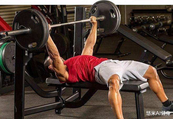 胸肌|如何快速提高卧推重量?学会这3个技巧,更容易练厚胸肌