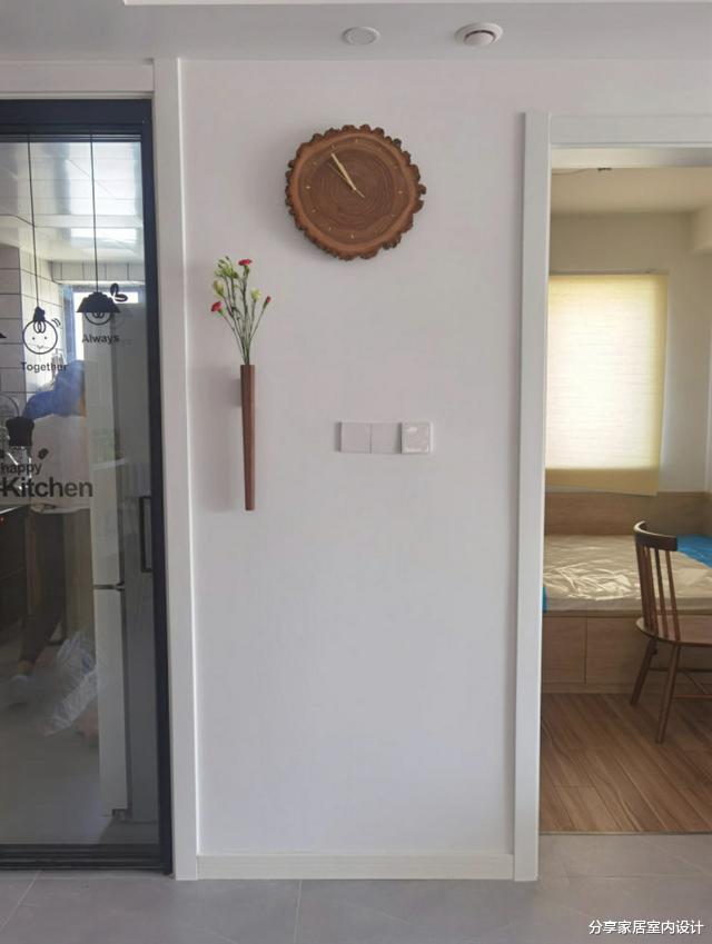 入住半年的新房，餐厅设卡座，沙发不靠墙很实用，看完全屋很治愈