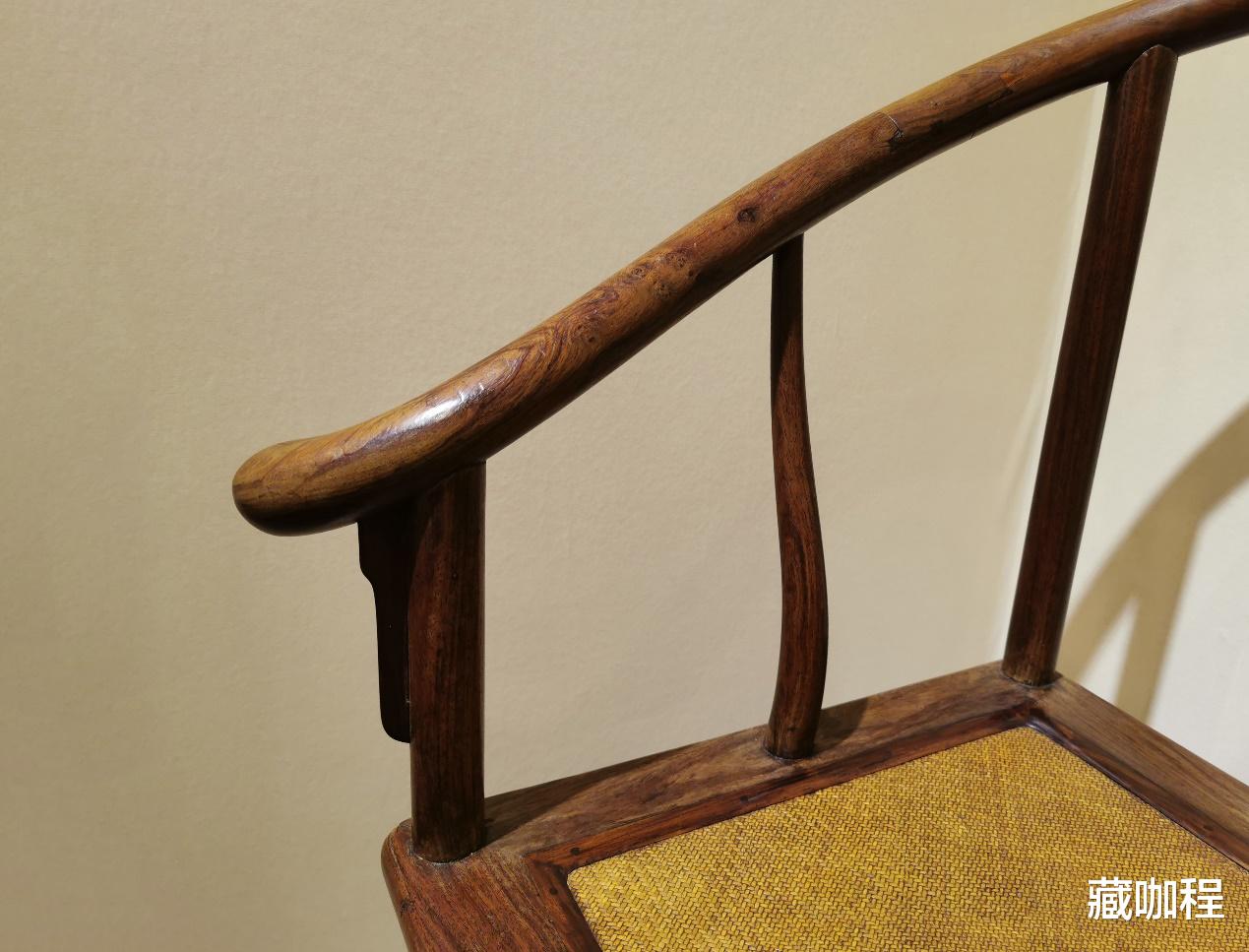 |托角牙子连做，黄花梨圈椅独板靠背不开光