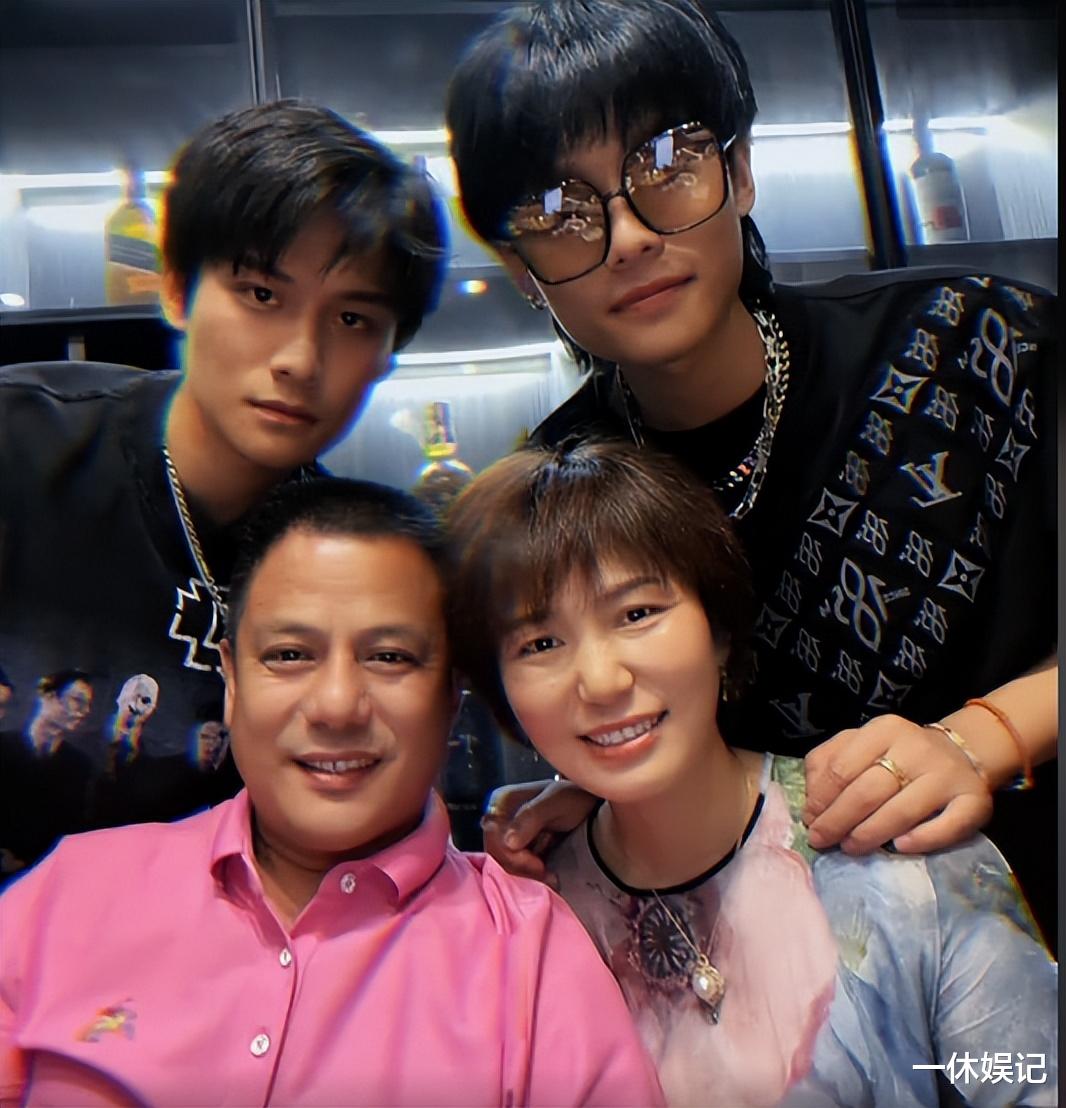 疯狂|网红圈的残酷真相,在疯狂小杨哥身上体现得淋漓尽致