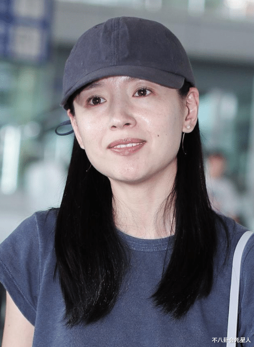 董洁|同样20岁的年纪，一个亭亭玉立，一个“土”成大妈，差距真大啊