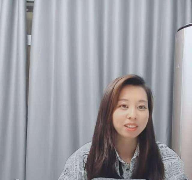 眼霜 人气低迷？田静粉色旗袍亮相直播带货，双马尾辫彰显端庄气质