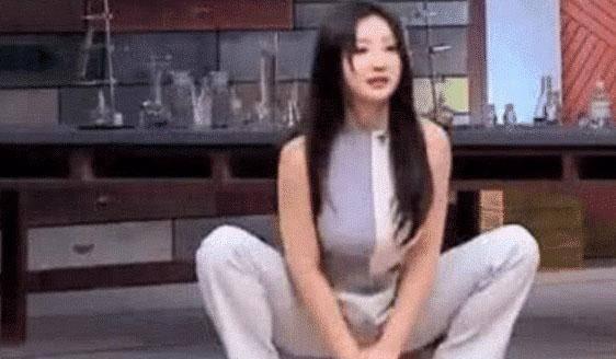 柳岩|柳岩今年41岁，为什么找不到对象？当她高跟鞋蹲下的那刻起。