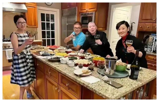 冯小刚|冯小刚也跑了？他的一条朋友圈截图流出，一句话暴露想法