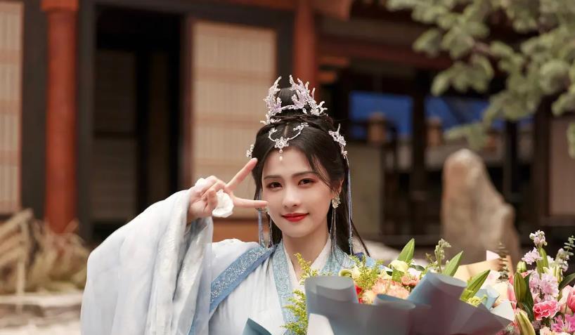 白鹿|《长月烬明》细节走心,服化道出众,罗云熙白鹿造型,疯狂刷屏!