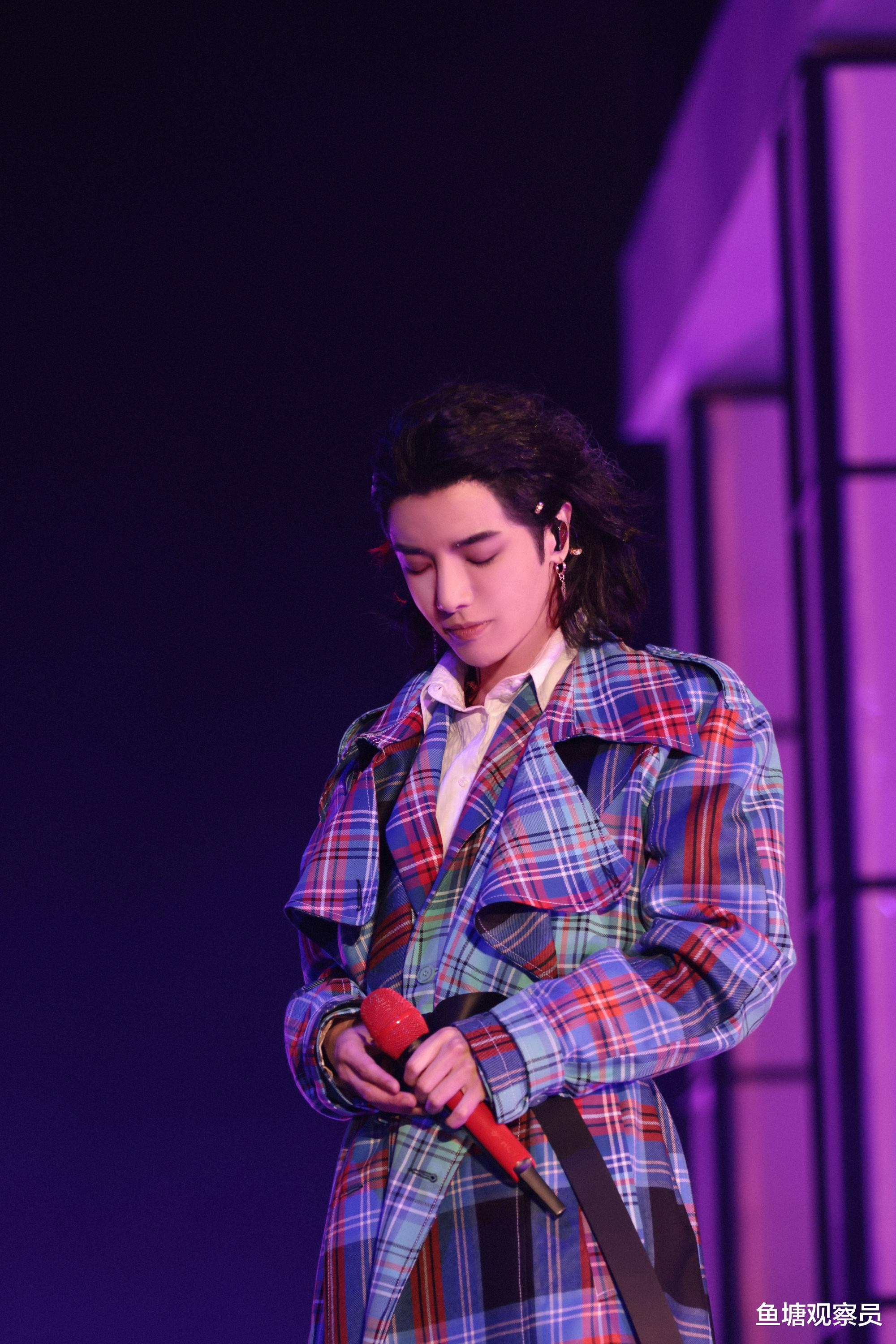 华晨宇|华晨宇首次谈论新歌《小镇里的花》创作背后，《癌》也与此有关