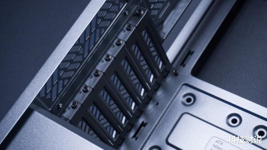 游戏手机|买机箱送RGB风扇,酷冷至尊MB520 MESH,实惠才是最重要