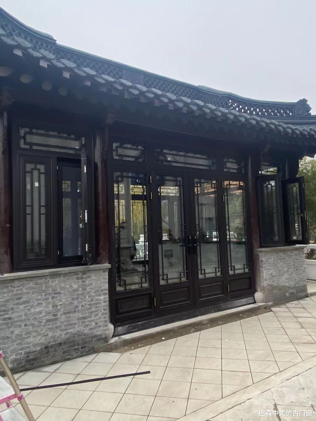 仿古铝合金门窗拥有哪些常见的性能？