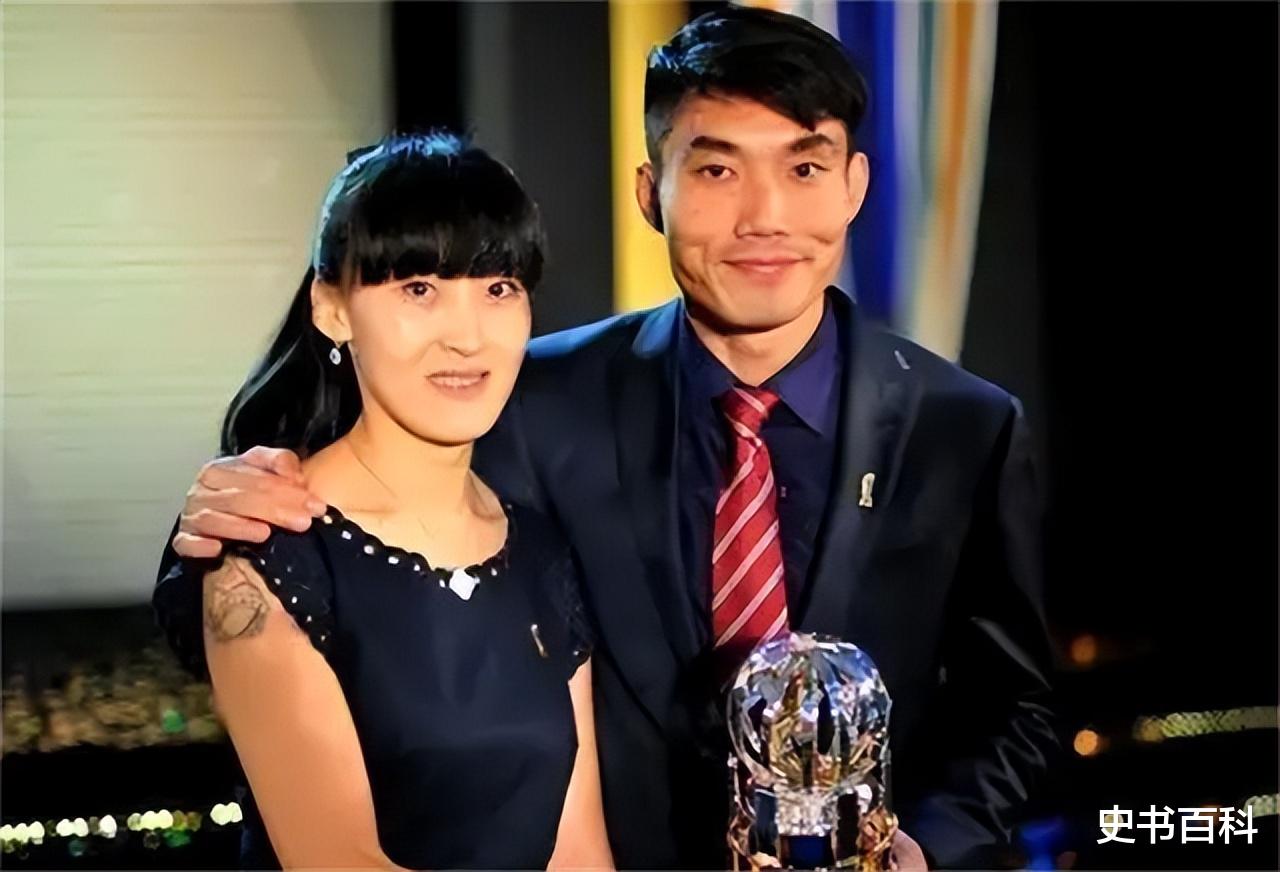 郑智|郑智小7岁娇妻:大学就有8辆宝马车,丈夫年薪千万却不值一提