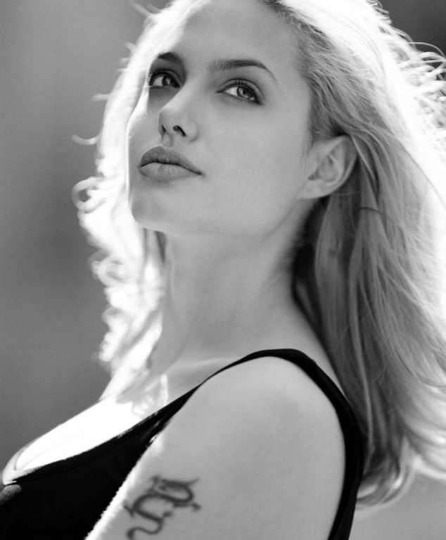 安吉丽娜·朱莉|出道狂野、叛逆、性感的好莱坞另类女星——朱莉