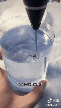 短视频|“掉在地上狗都不要”的滴胶制品，如何在短视频收获33.7亿次播放？