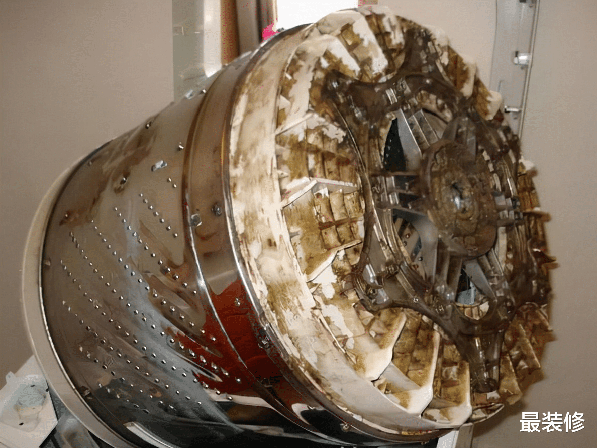 洗衣机藏着污垢开关，打开之后吓一跳，难怪衣服洗完又臭又脏！