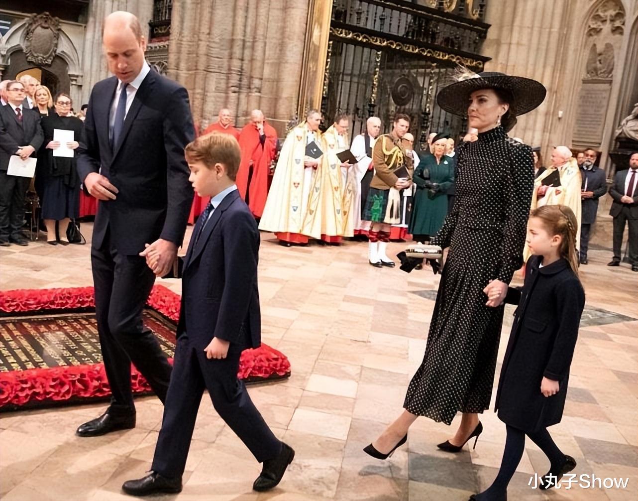 凯特王妃|威廉与凯特夫妇携儿女亮相，乔治小王子高冷范，凯特王妃模仿婆婆
