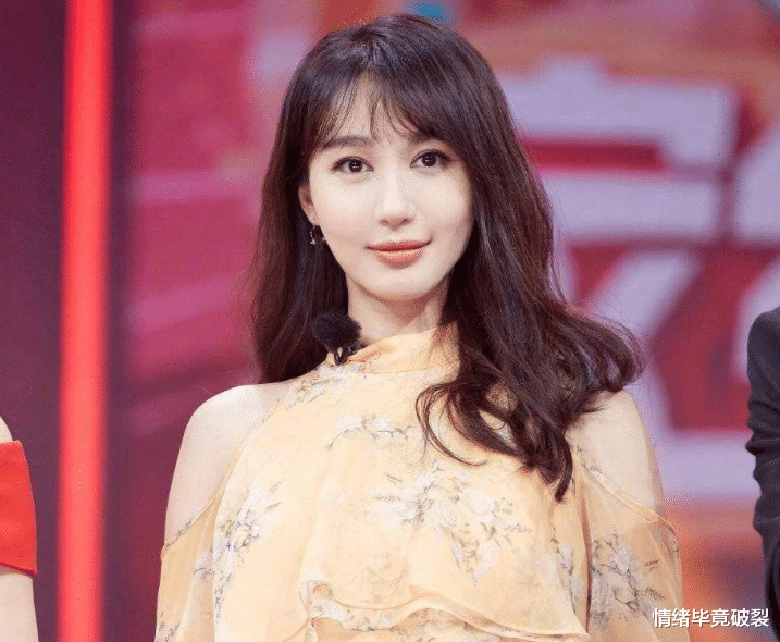 黄晓明|黄晓明前女友晒性感照庆生！穿吊带衫大秀身材，凹凸有致曲线完美