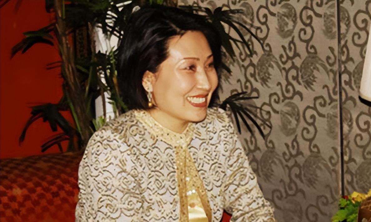制药届女王:因特异功能被招入伍,退伍后转战商海,坐拥400多亿