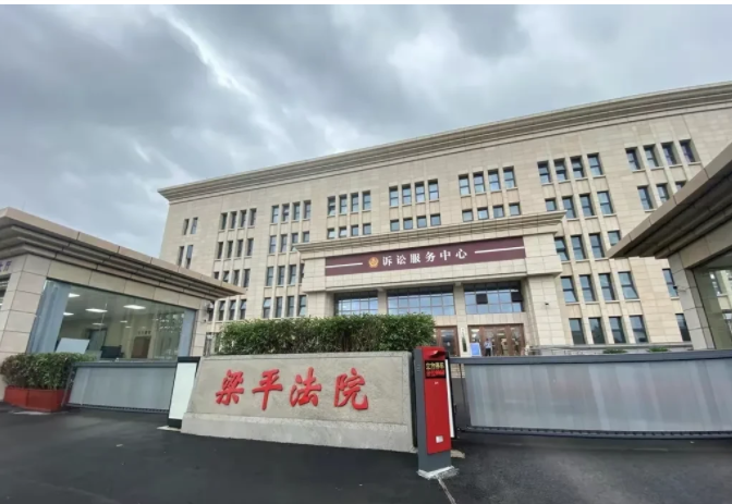重庆,女子刘某为防止13岁的女儿被二婚的丈夫蒋某性侵,用铁锤将丈夫砸死