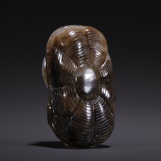 和田玉籽料|旧藏·和田玉籽料招财蛙雕件