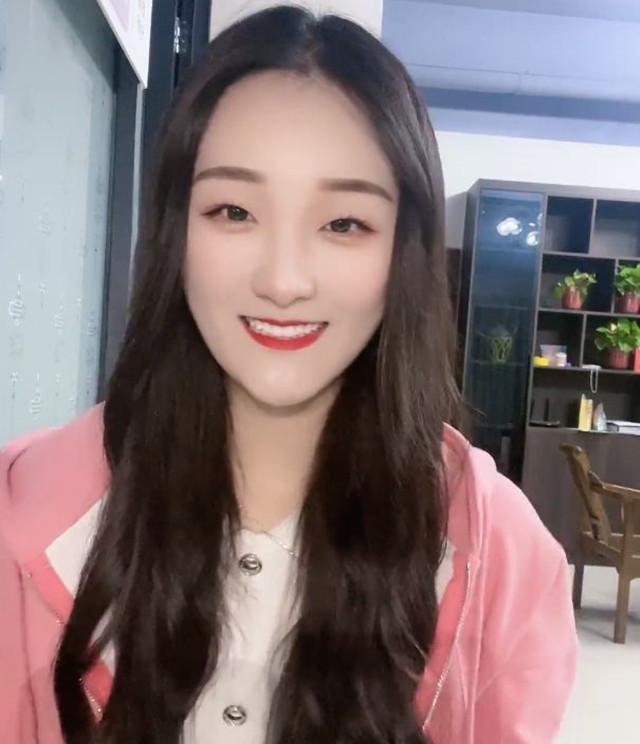 央视春晚|大衣哥登县级春晚，遭网友恶语相向，陈亚男打电话给朱之文拜年