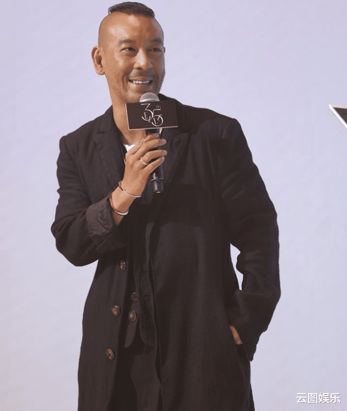 邱淑贞|邱淑贞女儿参加派对,穿短裙膝盖受伤,30岁男星脸上缝6针现身