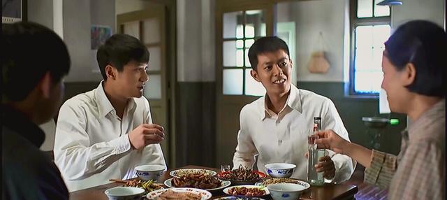 父母爱情|《父母爱情》细节显示，江卫国和白红梅分手十多年后才结婚