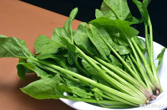 |老年痴呆有前兆,建议中老年人:少吃5种食物,以免加速痴呆