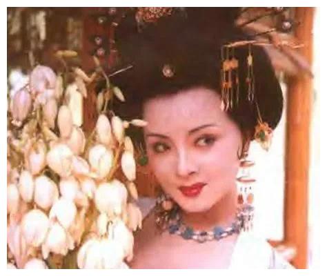 周洁|演员周洁:演杨贵妃爆红,35岁退圈出国,60岁包27万飞机回国去世